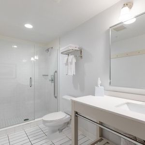 Two-Bedroom Queen Suite